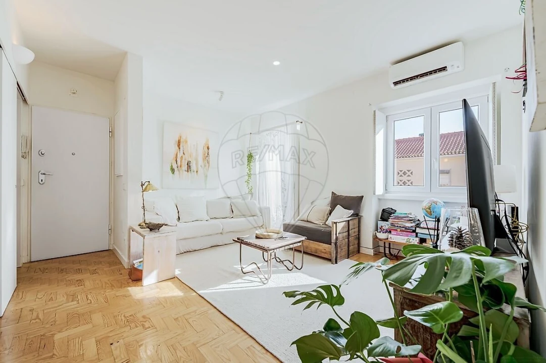 Apartamento T3 para Venda em Alvalade Foto 1