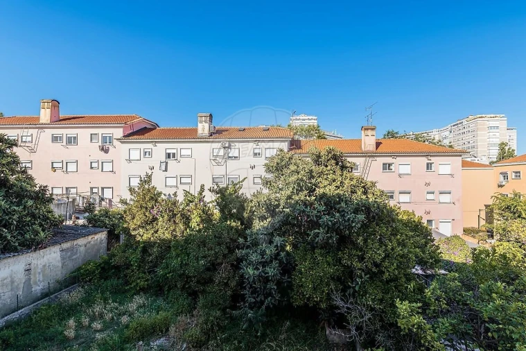 Apartamento T3 para Venda em Alvalade Foto 19