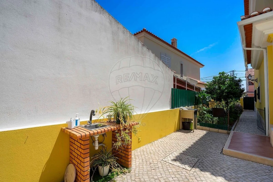 Moradia T5 para Venda em Fernao Ferro Foto 38