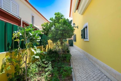 Moradia T5 para Venda em Fernao Ferro