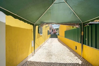 Moradia T5 para Venda em Fernao Ferro