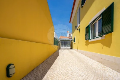Moradia T5 para Venda em Fernao Ferro