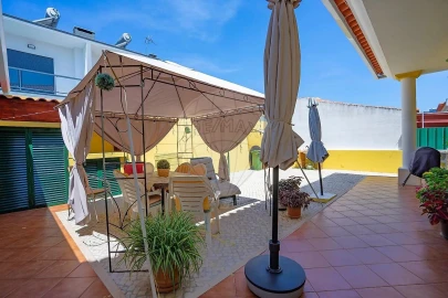 Moradia T5 para Venda em Fernao Ferro