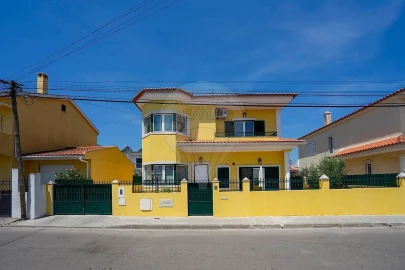 Moradia T5 para Venda em Fernao Ferro