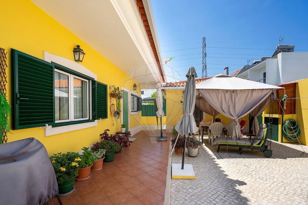 Moradia T5 para Venda em Fernao Ferro Foto 40