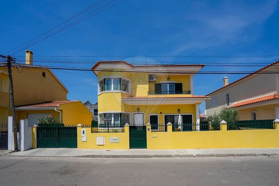 Moradia T5 para Venda em Fernao Ferro Foto 1