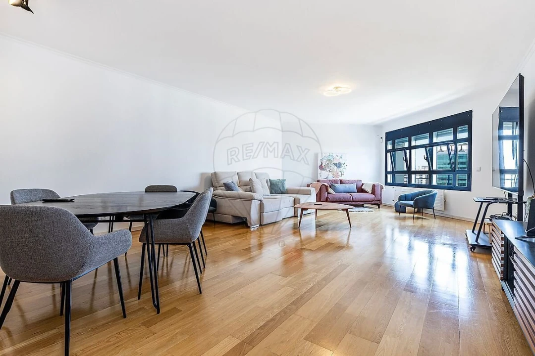 Apartamento T4 para Venda em Campolide Foto 3