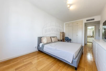 Apartamento T4 para Venda em Campolide