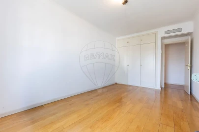 Apartamento T4 para Venda em Campolide