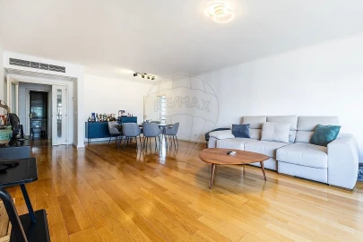 Apartamento T4 para Venda em Campolide