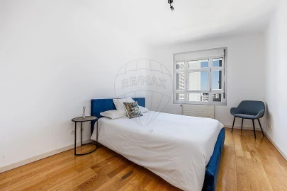 Apartamento T4 para Venda em Campolide