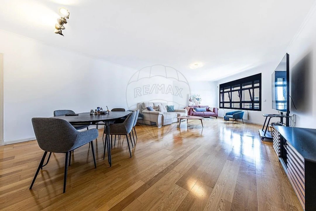 Apartamento T4 para Venda em Campolide Foto 2