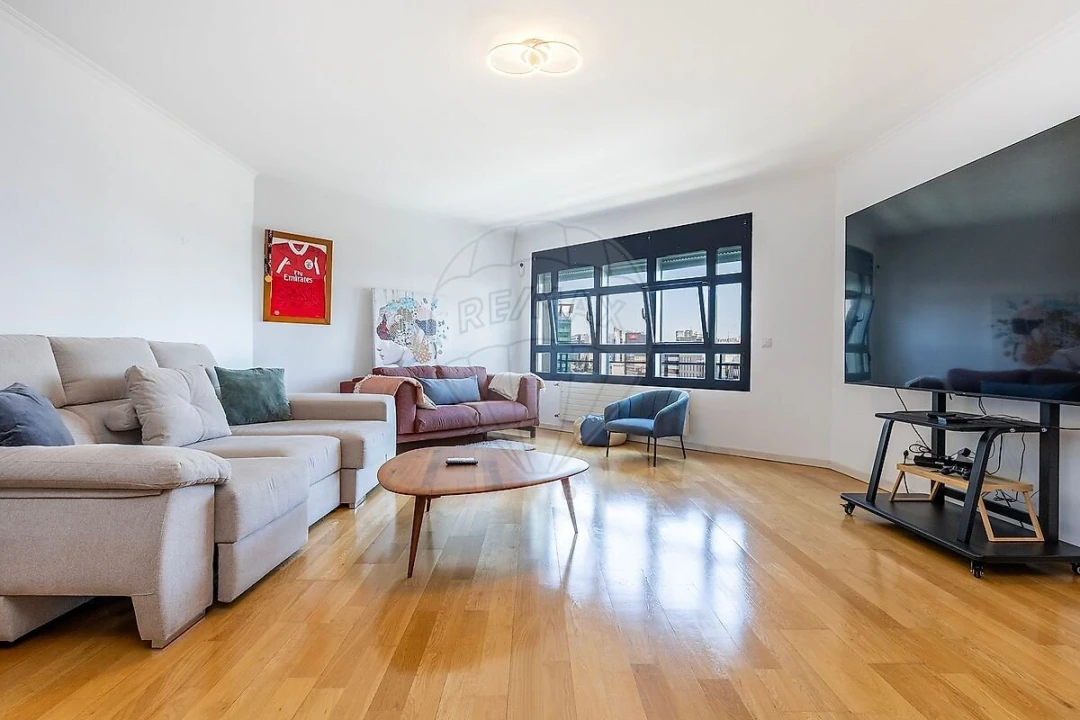 Apartamento T4 para Venda em Campolide Foto 1