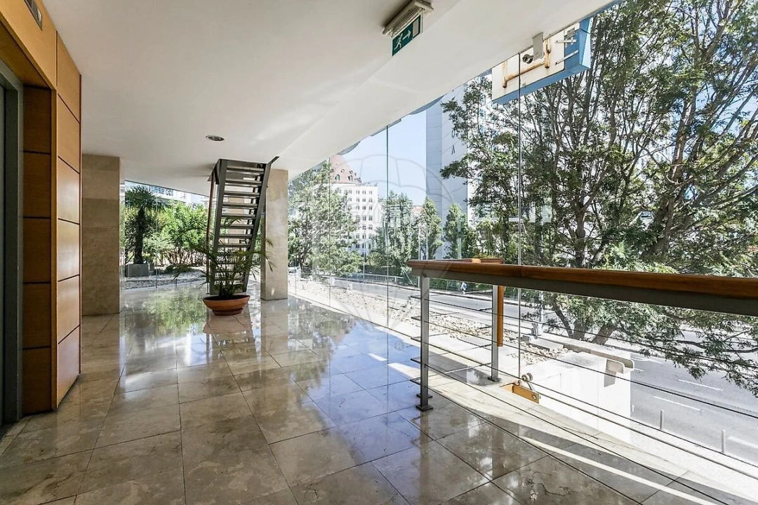Apartamento T4 para Venda em Campolide Foto 33