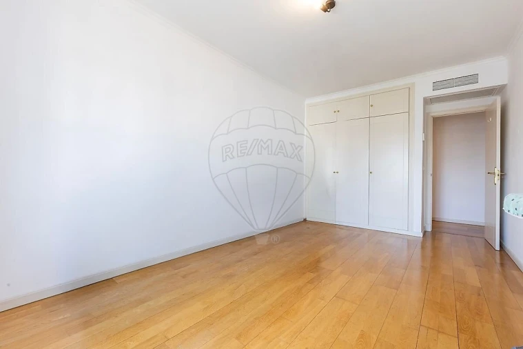 Apartamento T4 para Venda em Campolide Foto 28