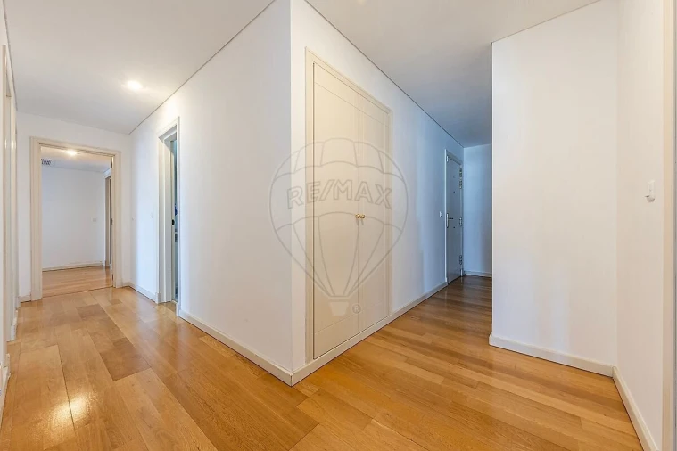 Apartamento T4 para Venda em Campolide Foto 19
