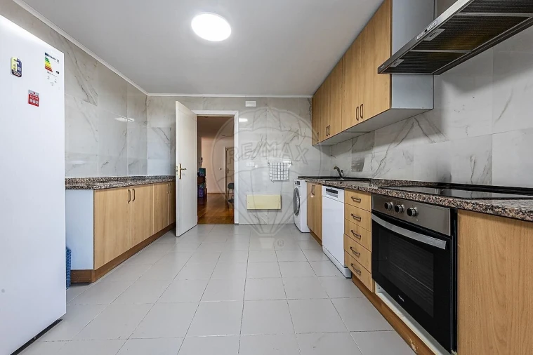 Apartamento T4 para Venda em Campolide Foto 10