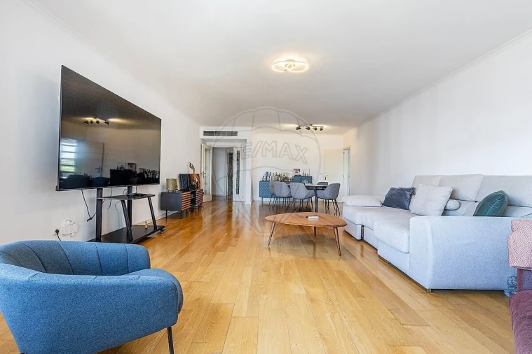Apartamento T4 para Venda em Campolide Foto 5