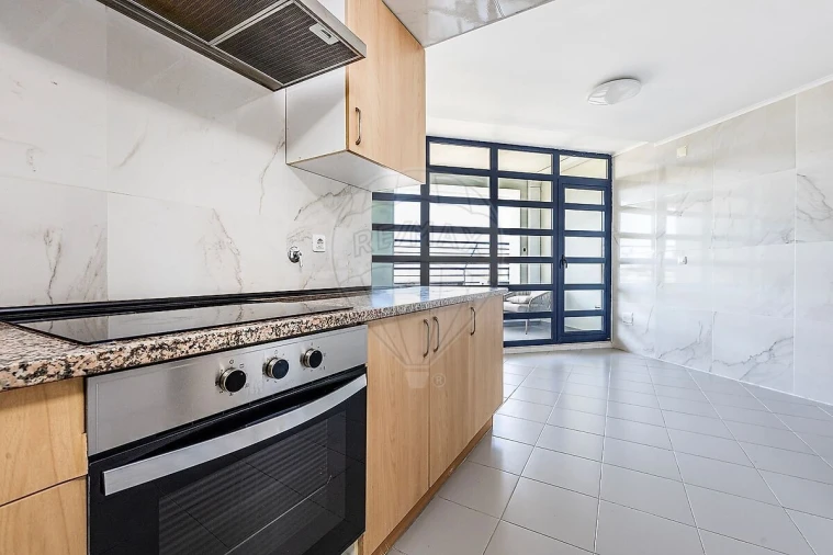Apartamento T4 para Venda em Campolide Foto 8