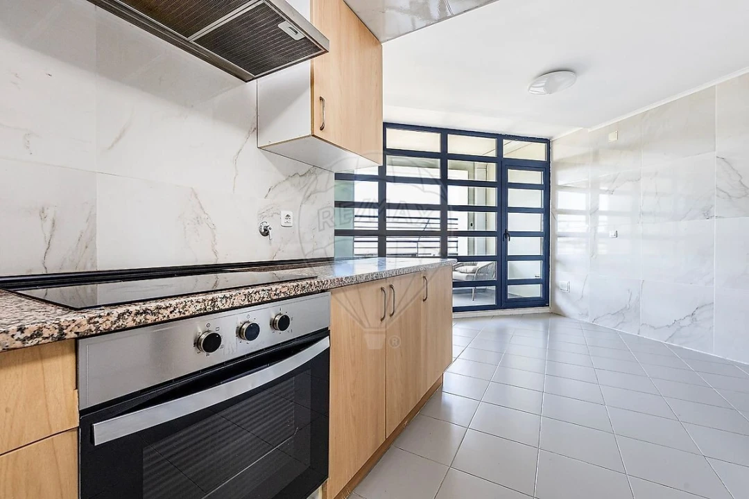 Apartamento T4 para Venda em Campolide Foto 8