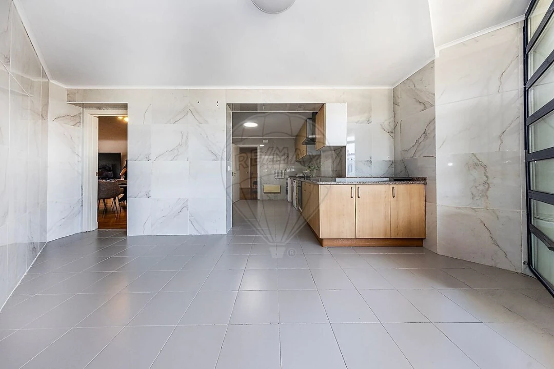Apartamento T4 para Venda em Campolide Foto 9