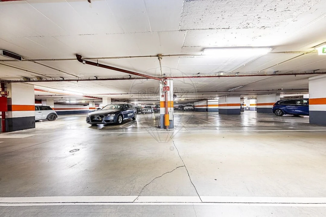Apartamento T4 para Venda em Campolide Foto 30