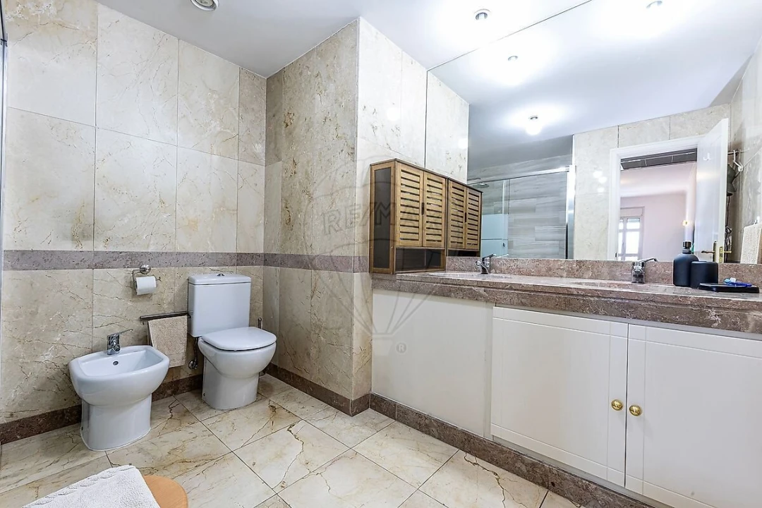 Apartamento T4 para Venda em Campolide Foto 26