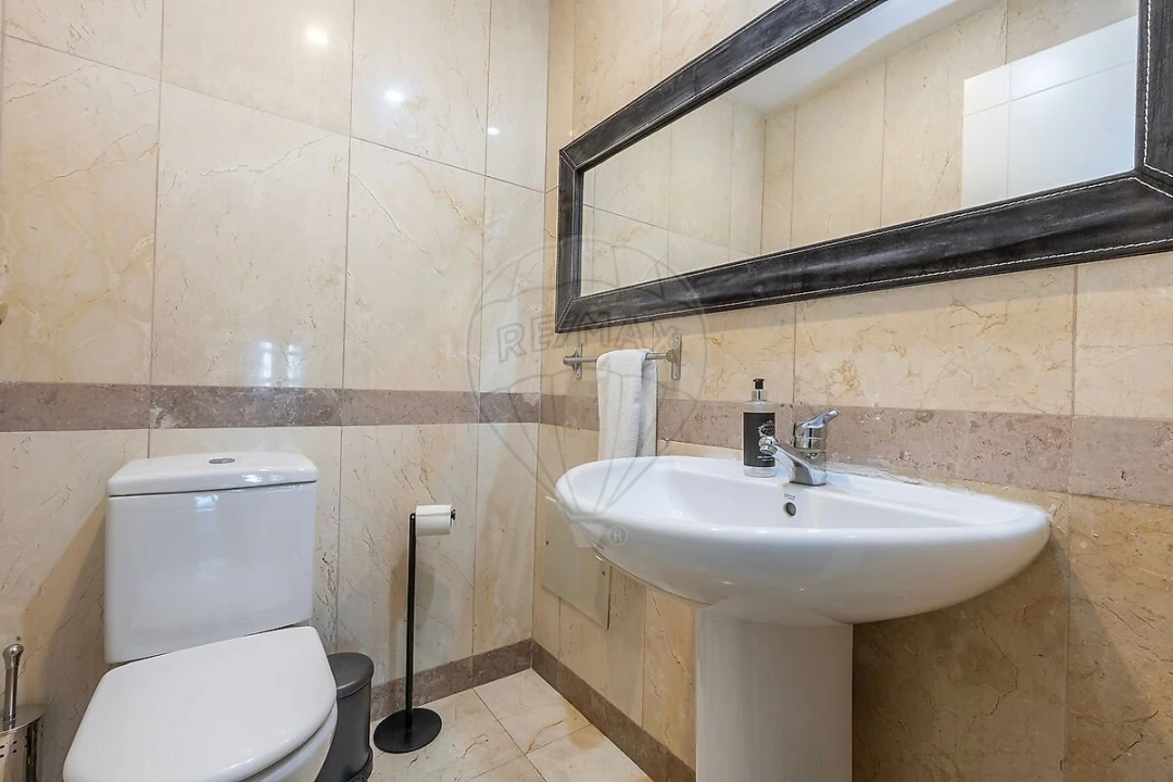 Apartamento T4 para Venda em Campolide Foto 15