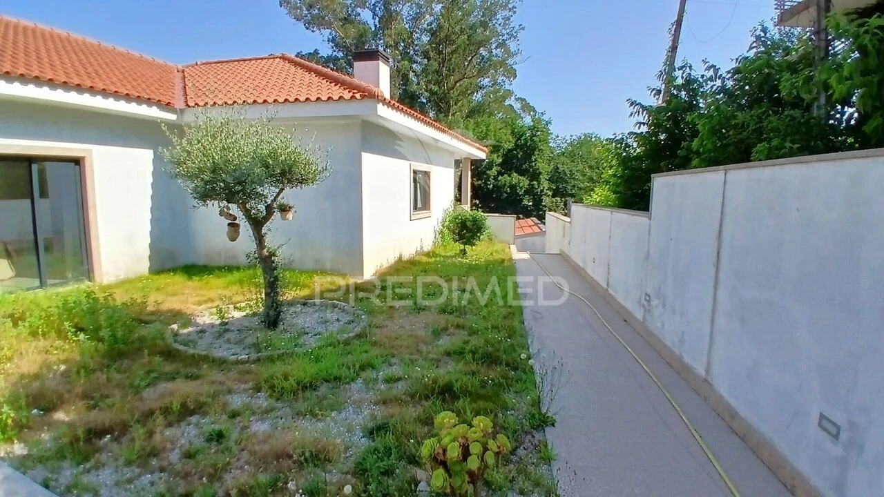 Moradia T3 para Venda em Airães Foto 17