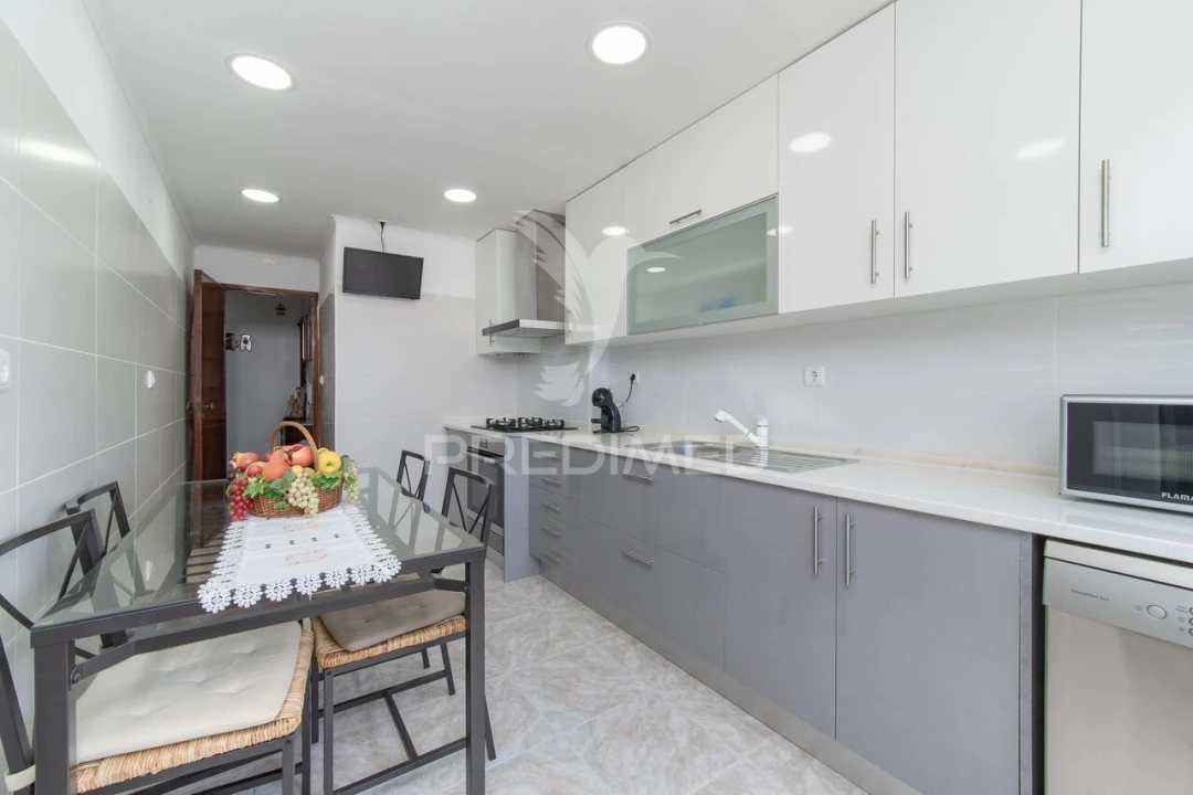 Apartamento T3 para Venda em Póvoa de Santa Iria e Forte da Casa Foto 1