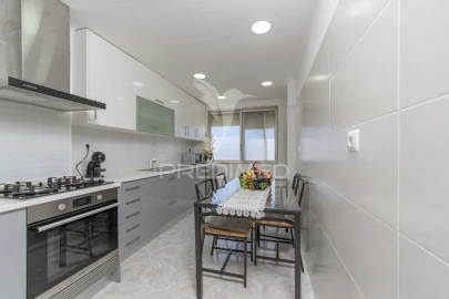 Apartamento T3 para Venda em Póvoa de Santa Iria e Forte da Casa
