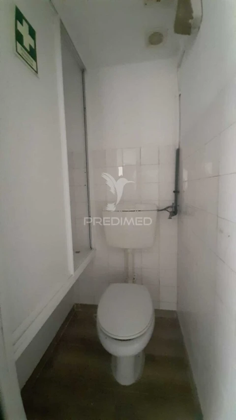 Loja para Arrendamento em Sado