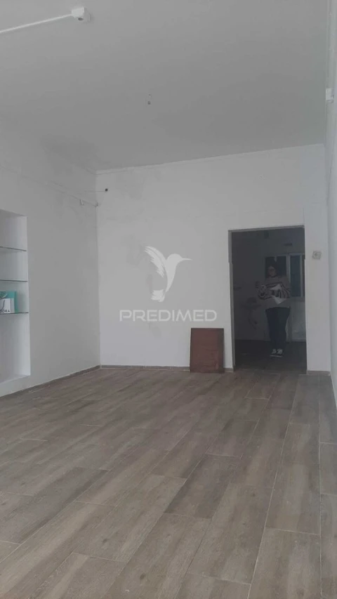 Loja para Arrendamento em Sado