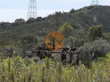 Moradia T0 para Venda em Santa Catarina da Fonte do Bispo