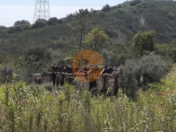 Moradia T0 para Venda em Santa Catarina da Fonte do Bispo
