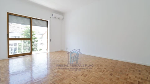 Moradia T4 para Venda em Baguim do Monte (Rio Tinto)