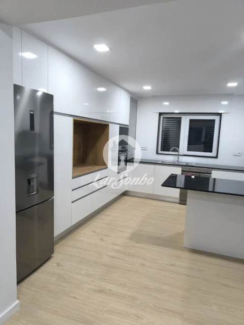 Moradia T4 para Venda em Cossourado