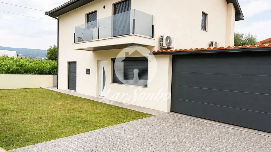 Moradia T4 para Venda em Cossourado