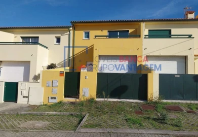 Moradia T3 para Venda em Vila Praia de Ancora