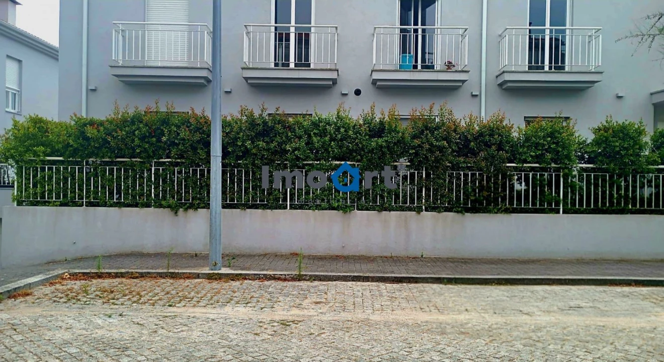 Apartamento T2 para Venda em Gião Foto 2