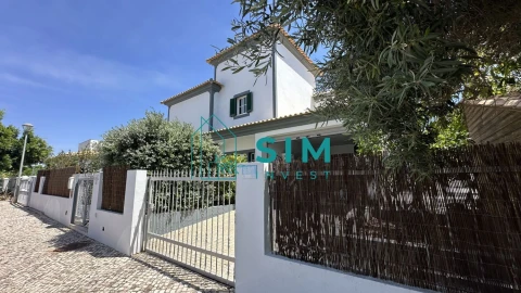 Moradia T5 para Venda em Almancil