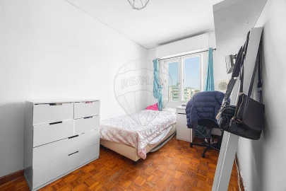 Apartamento T3 para Venda em Santo António dos Cavaleiros e Frielas