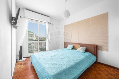Apartamento T3 para Venda em Santo António dos Cavaleiros e Frielas