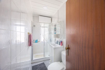 Apartamento T3 para Venda em Santo António dos Cavaleiros e Frielas