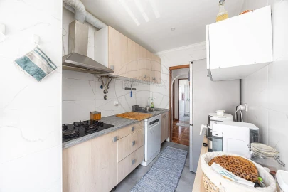 Apartamento T3 para Venda em Santo António dos Cavaleiros e Frielas