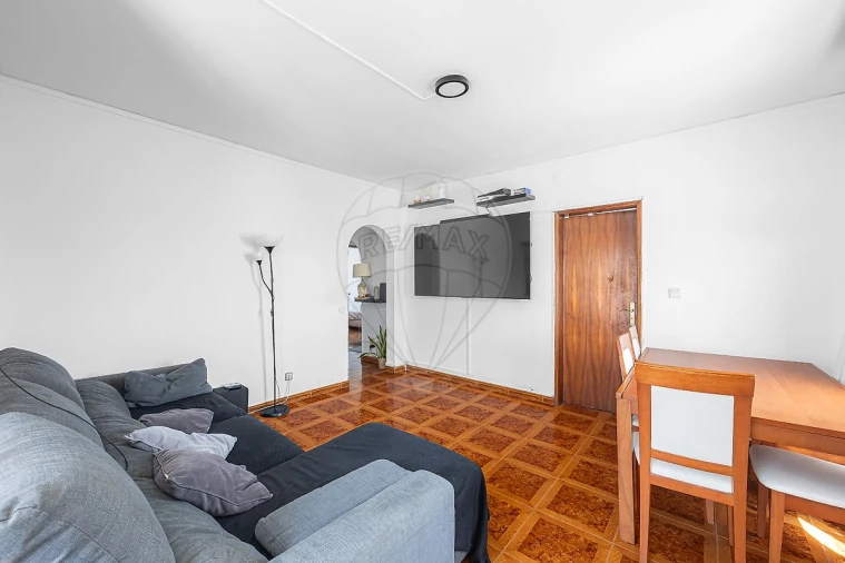 Apartamento T3 para Venda em Santo António dos Cavaleiros e Frielas Foto 2