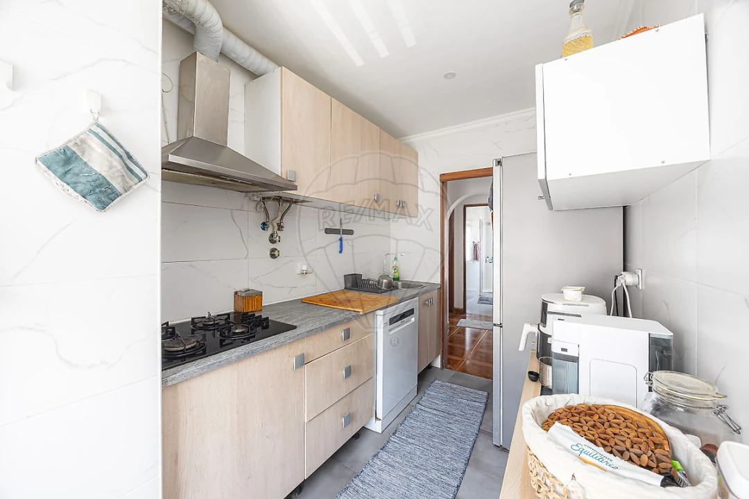 Apartamento T3 para Venda em Santo António dos Cavaleiros e Frielas Foto 8