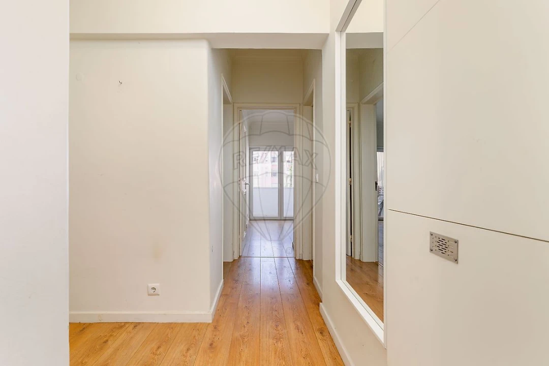 Apartamento T1 para Venda em Avenidas Novas Foto 8