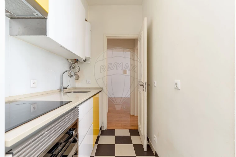 Apartamento T1 para Venda em Avenidas Novas Foto 17