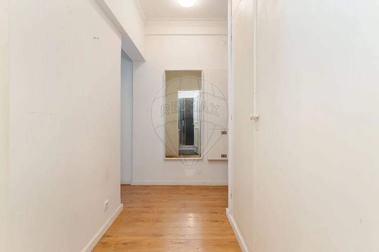 Apartamento T1 para Venda em Avenidas Novas Foto 9